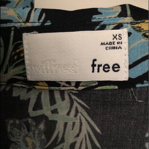 Aritzia Button Up Top - Picture 4 of 4